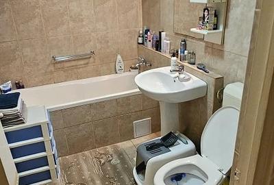 Apartament cu 3 camere decomandat în Micro IV - 6