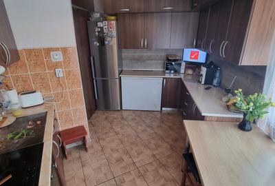 Apartament cu 4 camere decomandat în Nufărul - 2