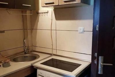 Garsonieră decomandată în Steaua