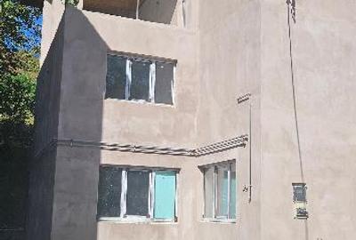 Vand apartament cu 3 camere Deva, in Vila cu 3 ap etaj 2 +230 mp teren - 1