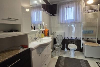 Casă cu 5 camere cu Teren 443 Mp în Central - 4