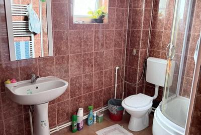 Casă cu 4 camere cu Teren 2300 Mp în Bradu - 1