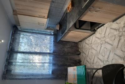 Vand apartament cu 2 camere ,