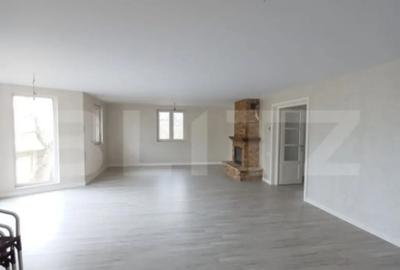 Casă cu 5 camere cu Teren 1590 Mp în Luna - 12