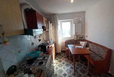 Apartament cu 3 camere decomandat în Viziru 3 - 3