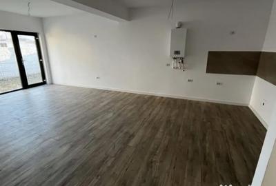 Casă cu 4 camere cu Teren 300 Mp în Malu Mare