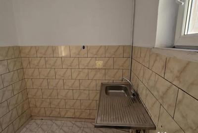 Apartament cu 3 camere semidecomandat în Molid - 2