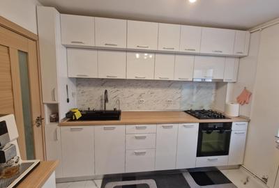 Apartament cu 3 camere decomandat în Pantelimon