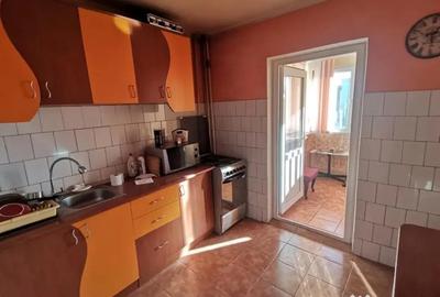 Apartament cu 3 camere decomandat în Piața Centrală - 8