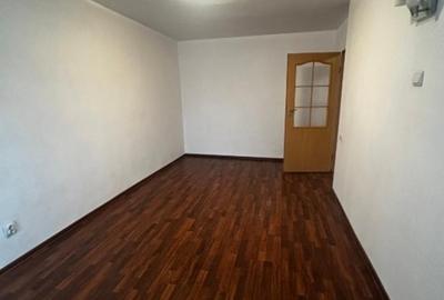 Garsonieră decomandată, mobilată în Tei