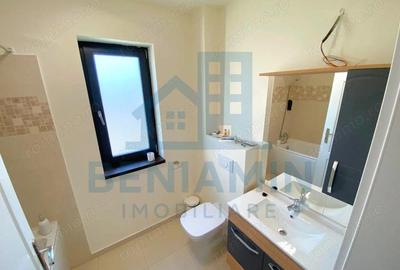 Apartament cu 3 camere semidecomandat în 1 Mai