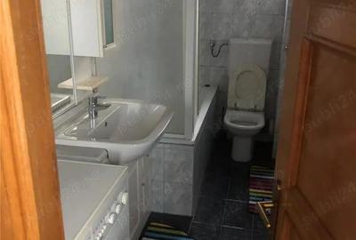 Proprietar, inchiriez apartament cu 3 camere, 2 bai, etaj I vila, str. Victor Hugo - 4