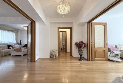 Apartament cu 4 camere decomandat, mobilat în Unirii