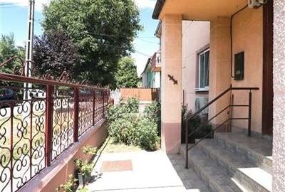 Casa de inchiriat, curte proprie, zona Modern - 2