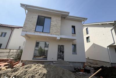 Casă cu 5 camere cu Teren 250 Mp în Central - 1