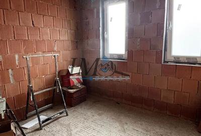 Casă cu 4 camere cu Teren 535 Mp în Micești - 3