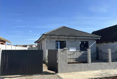 Casă cu 4 camere cu Teren 719 Mp în Livada de Bihor - 1