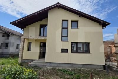 Casă cu 4 camere cu Teren 500 Mp în Central - 2