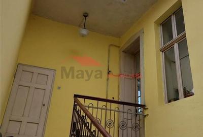 Casă cu 8 camere cu Teren 400 Mp în Central - 2