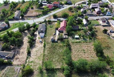 Casă cu 7 camere cu Teren 1000 Mp în Corbu - 2