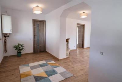 Casă individuală cu 12 camere cu Canalizare în Sânpetru - 6