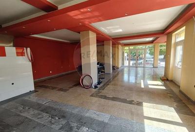 Spațiu comercial, de 798 mp, în Central - 6