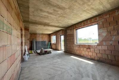 Casă cu 4 camere cu Teren 555 Mp în Central