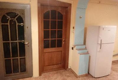 Apartament cu 2 camere decomandat în Craiovița Nouă