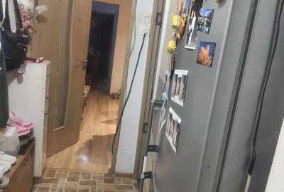 Apartament cu 3 camere semidecomandat în Craiovița Nouă - 1