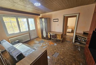 Apartament cu 2 camere semidecomandat în Micro I - 16