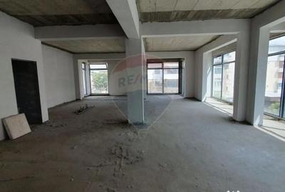 Spațiu comercial, de 91 mp, în Central - 6