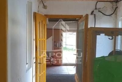 Casa demolabila cu teren generos 394mp, toate utilitatile, Ronat - 5