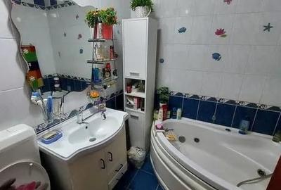 Apartament cu 3 camere semidecomandat, mobilat în 13 Septembrie - 8