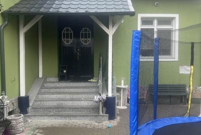 Casă cu 4 camere în Central