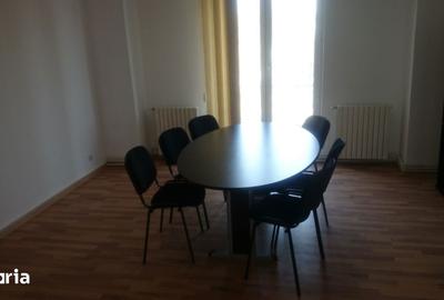 Casă cu 4 camere cu Teren 100 Mp în Central