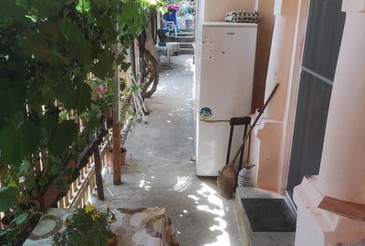 Casă cu 5 camere cu Teren 220 Mp în Ostrov