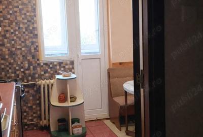 Apartament 2 camere decomandat 48 m Calea Vitan vedere lini?tita etaj 1 - 5