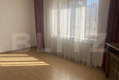 Casă cu 7 camere cu Teren 2000 Mp în Central - 3