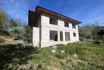 Casa la rosu in zona Bargau - 1