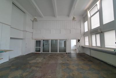 Spațiu industrial, în Tractorul - 1