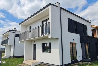 Casă cu 4 camere în Dumbrăvița