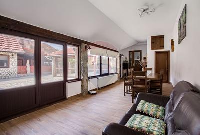Casa cu 2 corpuri, piscina si 3.235 mp teren in Ghioroc - 16