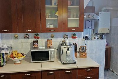 Apartament cu 4 camere decomandat în Dărmănești - 2