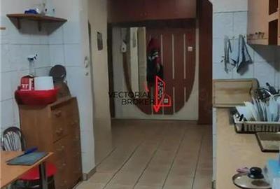 Apartament cu 4 camere semidecomandat, mobilat în Pantelimon