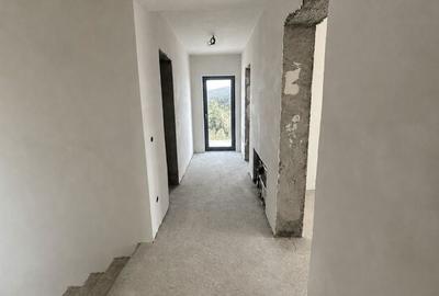 Casă cu 4 camere decomandat în Cug - 3