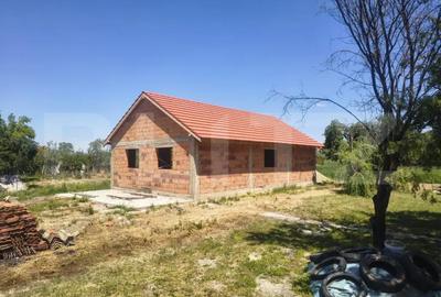 Casă cu 3 camere cu Teren 1500 Mp în Tormac