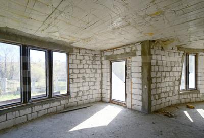 Casă cu 5 camere cu Teren 829 Mp în Central