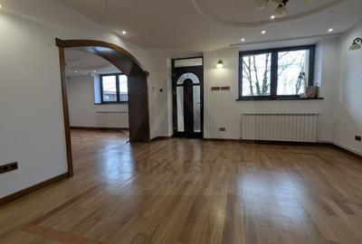 Casă individuală cu 7 camere cu Canalizare în Central - 6