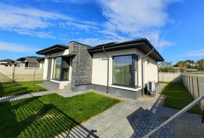 Casa Individuala / 3 Camere / 2 Bai / Pompa de caldura / Panouri solare - 1