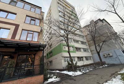 Apartament cu 3 camere semidecomandat în Domenii